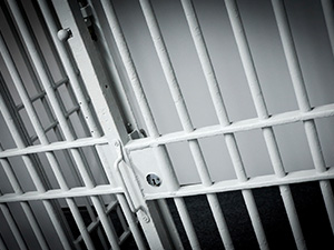 Abaissement de 2 à 1 an du plafond d'aménagement des peines de prison correctionnelles